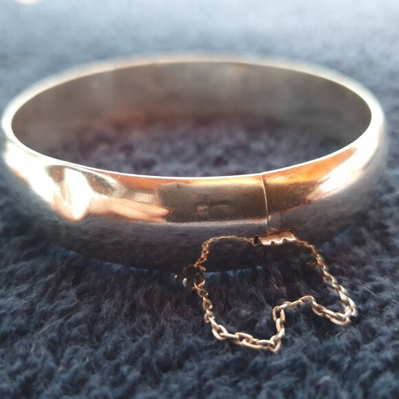 Vintage 925 Sterling Silver Chunky Wide Hinged Bracelet with Safety Chain - Picture 12 of 15